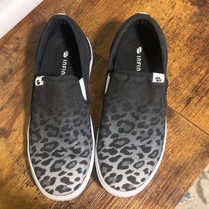 NFINITY Black and Gray Leopard Slip-On Shoes